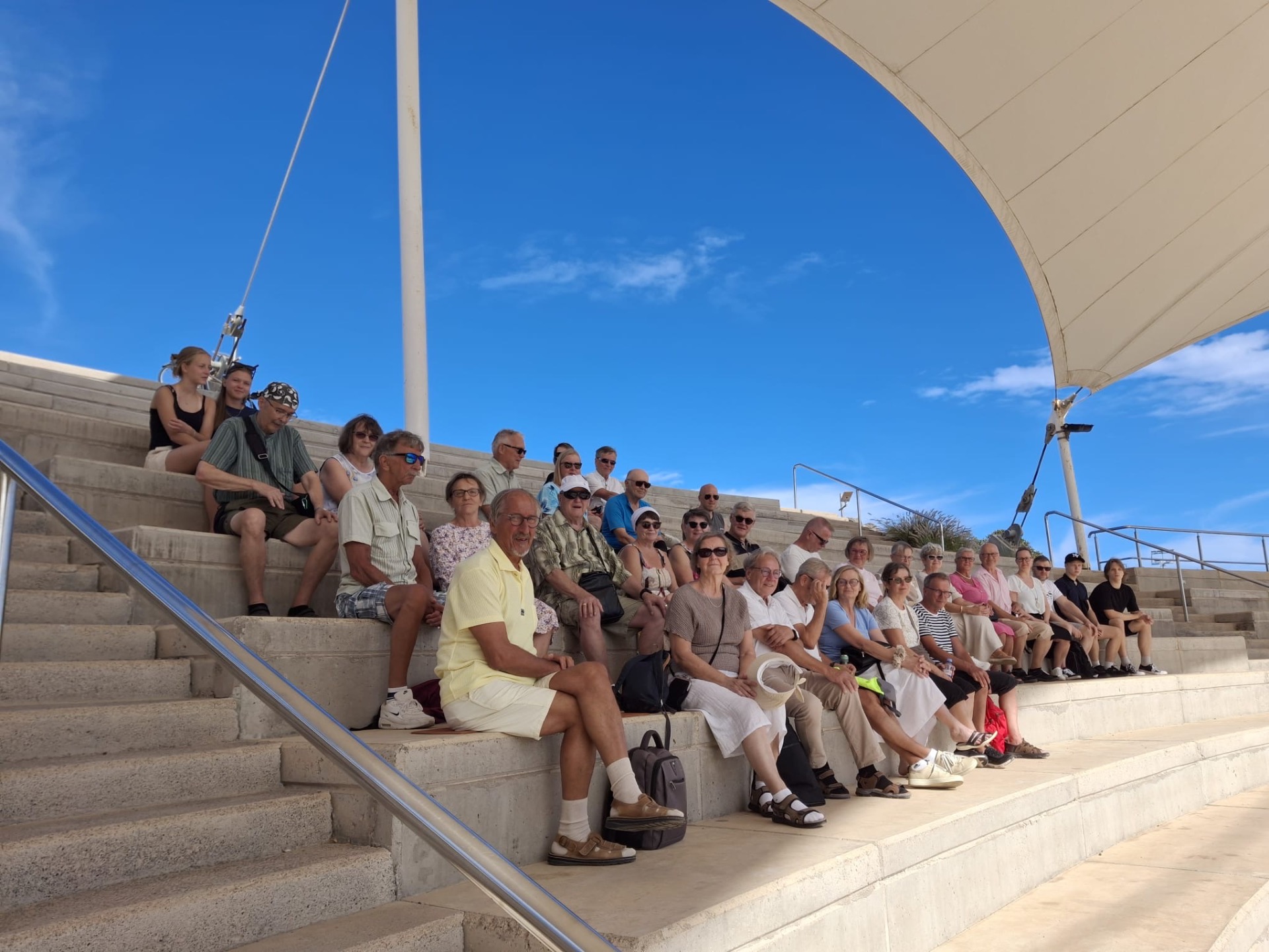 Kauden 2025-26 ensimmäiset seurat 26.10.2025 kaupunkipuisto Parque del Sur telttakatoksessa.