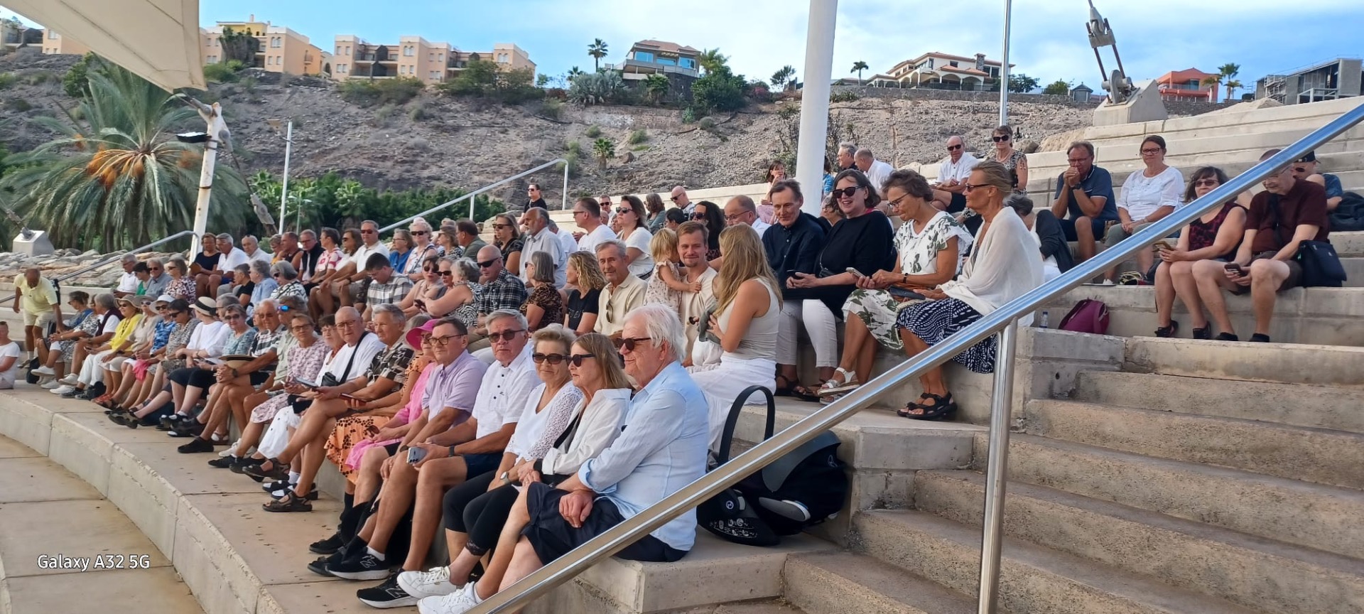 Tuomiosunnuntain seuroissa oli runsaasti seuravieraita. Seuroissa palveli Juhani Karjalainen.