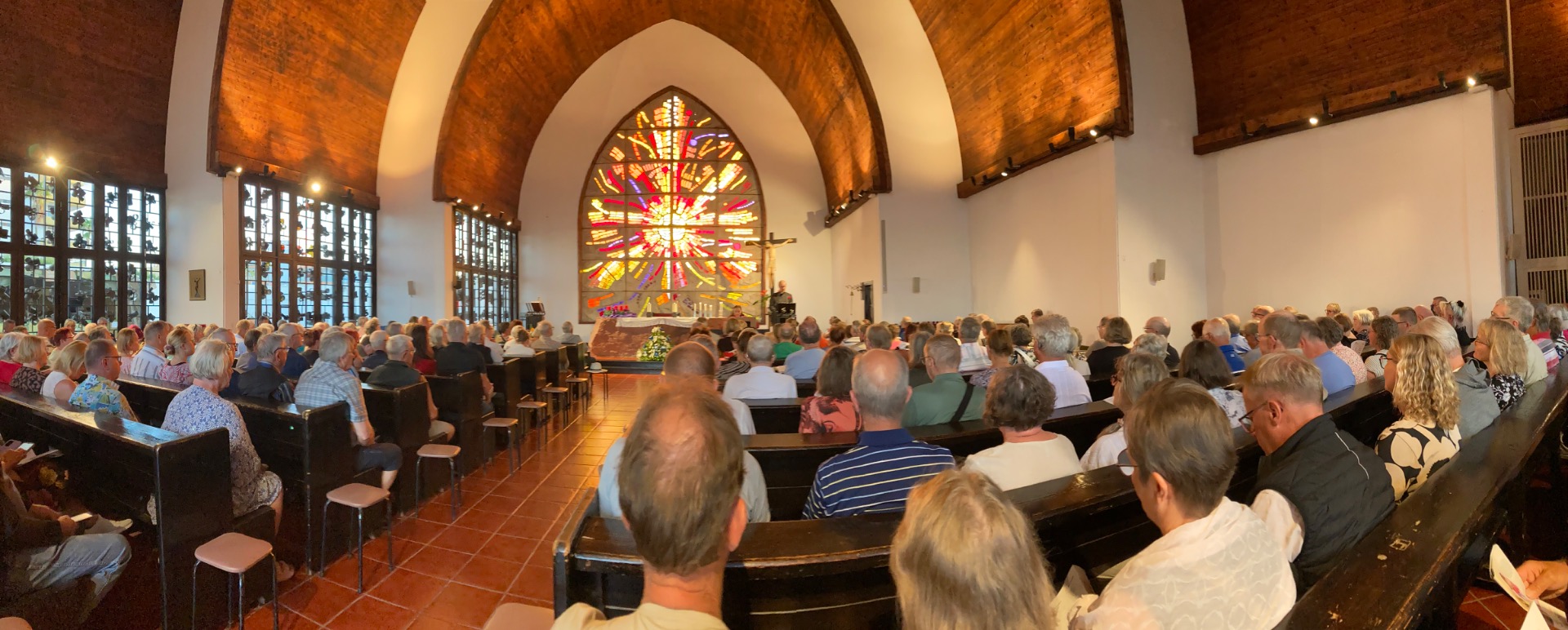 Messun asemasta lauloimme Templo Ecumenicossa 12.12.2025 kauneimpia joululauluja.